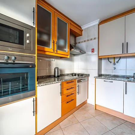 At15 Cosmopolitan 3 Bedroom, 2 Bathroom In Apartment *