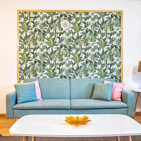 At15 Cosmopolitan 3 Bedroom, 2 Bathroom In Apartment