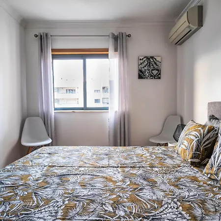 At15 Cosmopolitan 3 Bedroom, 2 Bathroom In