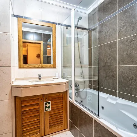 At15 Cosmopolitan 3 Bedroom, 2 Bathroom In Apartment *