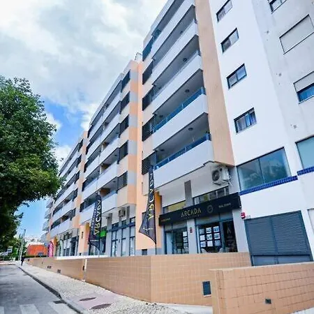 At15 Cosmopolitan 3 Bedroom, 2 Bathroom In *