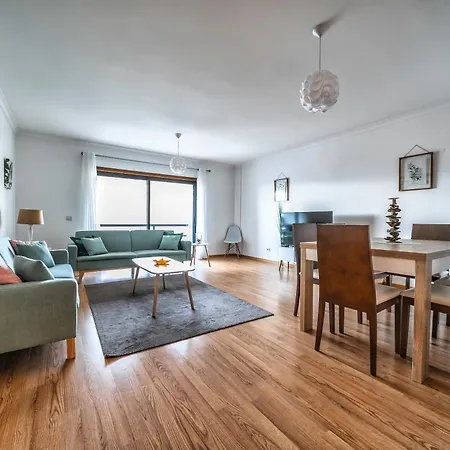 At15 Cosmopolitan 3 Bedroom, 2 Bathroom In *